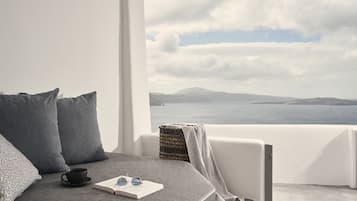 Suite Junior, 1 grand lit, baignoire Ă jets, vue mer | Vue depuis le balcon