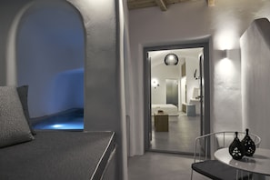 Suite superior, 1 habitación, bañera de hidromasaje, vistas al mar | 1 dormitorio, caja fuerte, sistema de insonorización
