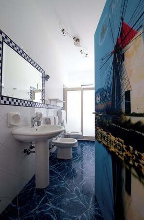 Room, 1 Bedroom, Accessible, Smoking | Bathroom | Hair dryer, bidet, towels