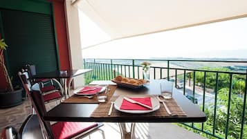 Room, 1 Bedroom, Accessible, Smoking | Terrace/patio