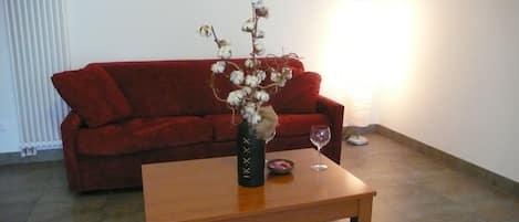 Apartment, 2 Bedrooms, Balcony, Mountain View | Living room | Flat-screen TV