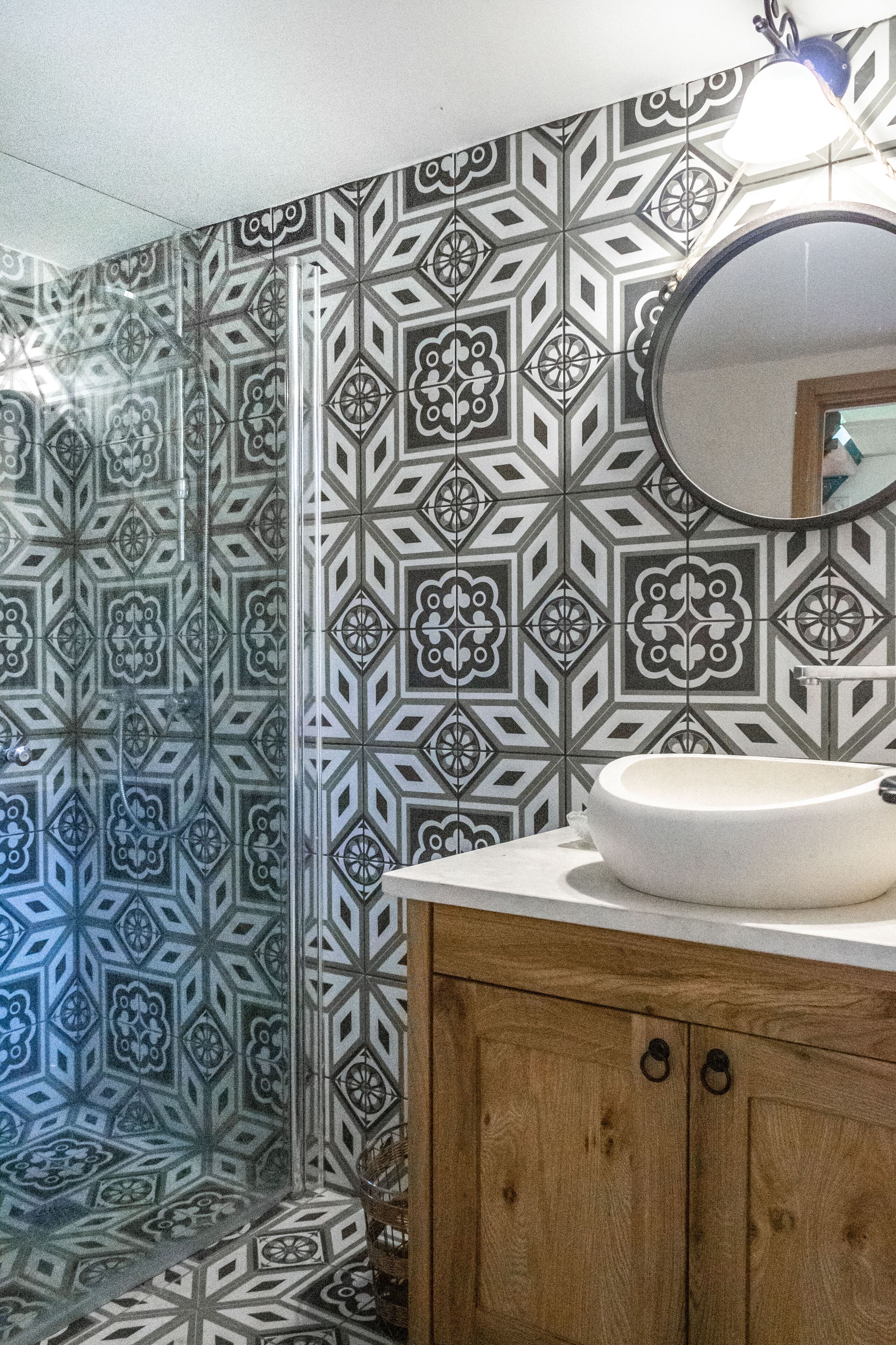 Family Apartment | Bathroom shower