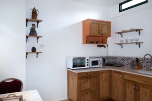 Familienapartment | Eigene Kochnische | Großer Kühlschrank, Herdplatte, Espressomaschine, Wasserkocher
