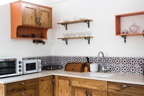 家庭公寓 | 私人简易厨房 | 大冰箱、炉灶、意式浓缩咖啡机、电热水壶