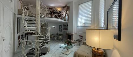 Apartment, 2 Schlafzimmer, Kamin | Wohnzimmer