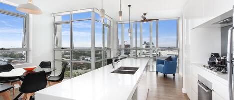 Executive Apartment | Private kitchen | Fridge, microwave, oven, stovetop