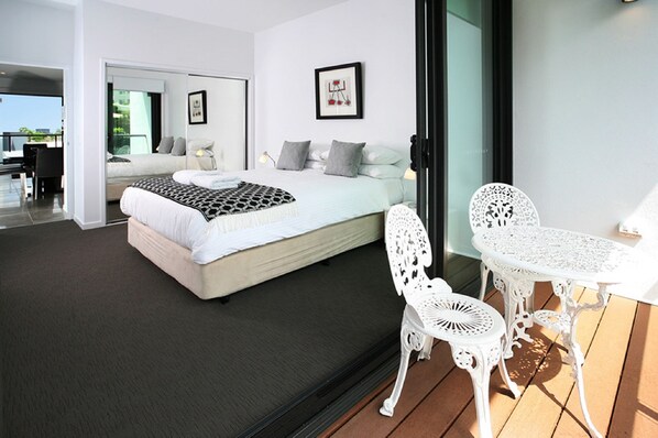 3 bedrooms, iron/ironing board, cots/infant beds, rollaway beds - Views from Red Hill (Red Hill)