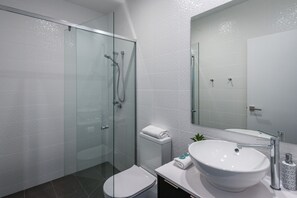 Executive Apartment | Bathroom