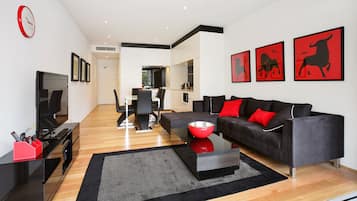 Executive-Apartment | Wohnbereich | Flachbildfernseher