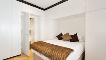 Executive Apartment | 1 bedroom, iron/ironing board, cribs/infant beds, rollaway beds