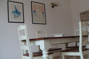 Apartment, 1 Schlafzimmer, Raucher, eigener Pool | Speisen