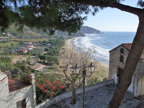 Holiday Resorts for 10 Persons, With Swimming Pool, Wifi and air Conditioner