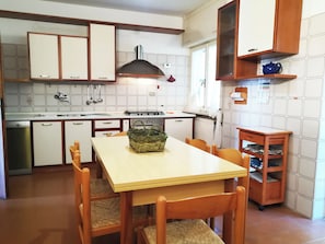 Villa, 3 Bedrooms, Balcony, City View | Interior - Villa Lina for 7 Persons Near the Beach (Fondi)