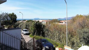 A residential area with a street, parked cars, and a streetlight. - Villa Lina for 7 Persons Near the Beach (Fondi)