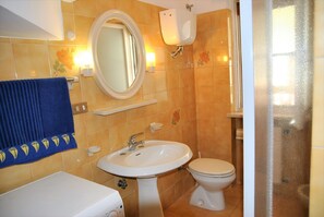 Villa, 3 chambres, balcon, vue ville | Salle de bain