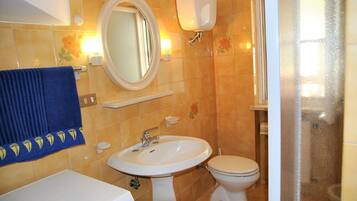 Villa, 3 Bedrooms, Balcony, City View | Bathroom