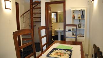 Villa, 1 Bedroom, Terrace, Ocean View | Dining room