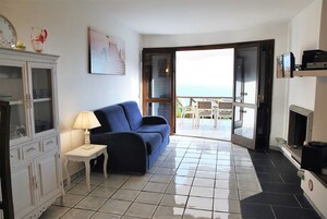 Villa, 1 Bedroom, Terrace, Ocean View | Living area