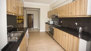 Private kitchen - Yasmin Apartments (Dar es Salaam)