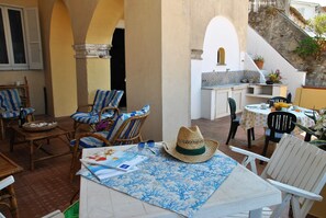 House, 3 Bedrooms, Terrace, City View | Terrace/patio