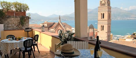 Ferienhaus, 3 Schlafzimmer, Terrasse, Stadtblick | Terrasse/Patio