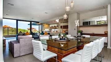 Luxury Villa | In-room dining