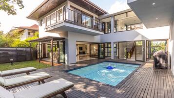 Superior Villa | Pool