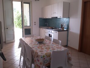 Apartment, 2 Bedrooms, Smoking, Balcony | Dining room