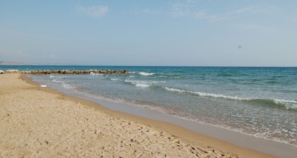 Apartment In Villa Near The Sea