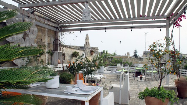 Outdoor dining - B B Le Giravolte Historical Center Lecce (Lecce)