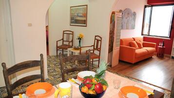 Maison, 2 chambres, terrasse, vue ville | Restauration