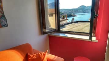 House, 2 Bedrooms, Terrace, City View | Interior
