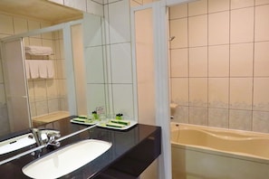 Family Suite, 2 Queen Beds, Bathtub | Bathroom | Free toiletries, hair dryer, slippers, towels