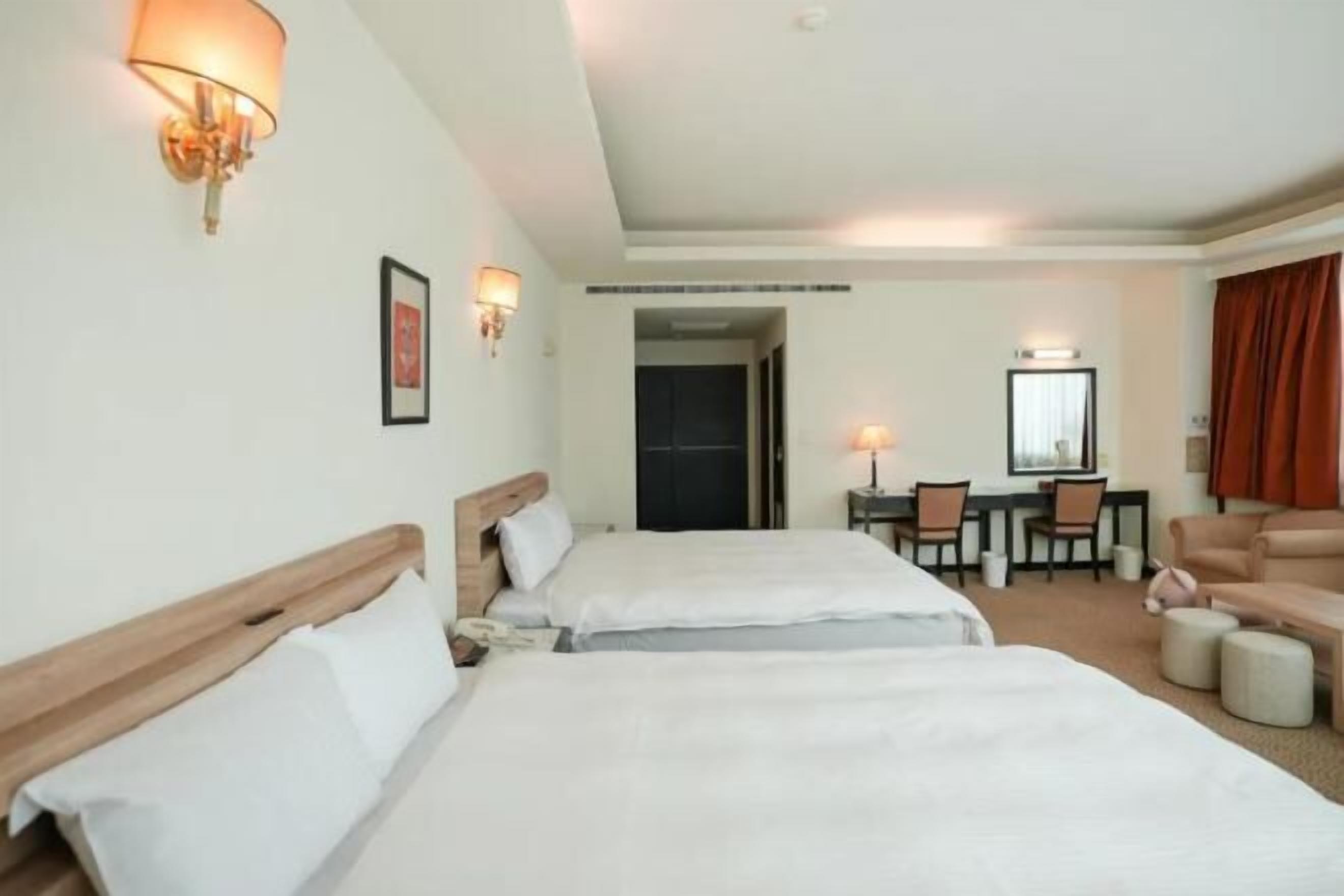 Down duvets, in-room safe, desk, blackout curtains