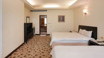 Down comforters, in-room safe, desk, blackout drapes