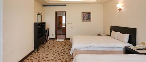 Down duvets, in-room safe, desk, blackout curtains