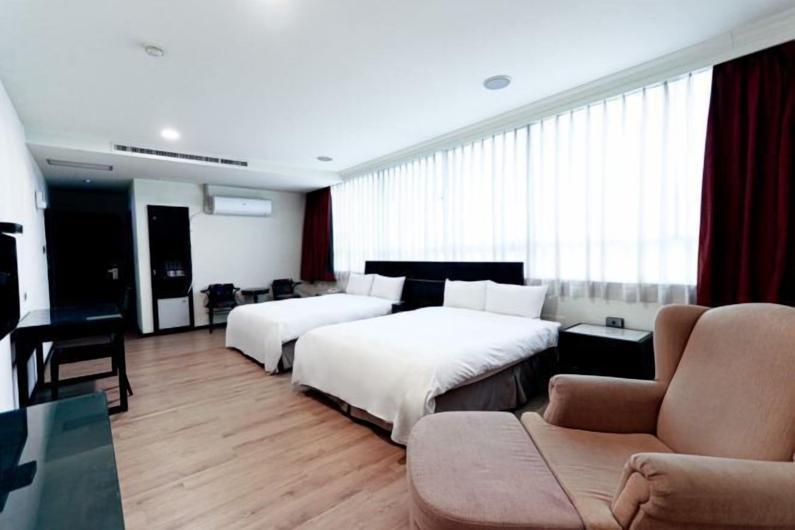 Down duvets, in-room safe, desk, blackout curtains