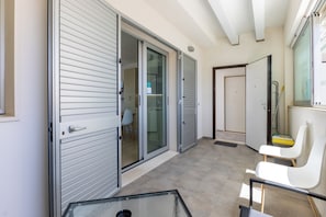 Apartment, 2 Bedrooms, Smoking, Balcony | Living area