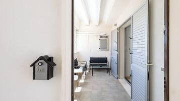 Apartment, 2 Bedrooms, Smoking, Balcony | Interior