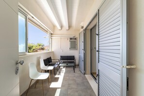 Apartment, 2 Bedrooms, Smoking, Balcony | Living area