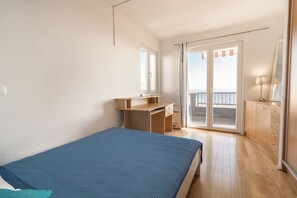 Lägenhet - 3 sovrum - havsutsikt | Individuell inredning, unika möbler, skrivbord och ljudisolering