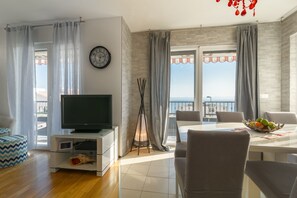 Apartment, 3 Bedrooms, Sea View | Living room | Flat-screen TV - La Storia Apartments (Makarska)