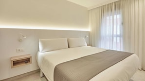 Apartment, 1 Bedroom | Premium bedding, laptop workspace, iron/ironing board, cribs (free) - Silken Atlantis Playa – Holiday Homes (Las Palmas de Gran Canaria)