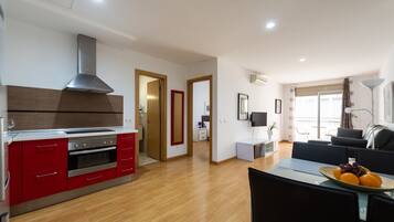 Frigorífic, forn, placa de cuina i cafetera i tetera