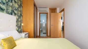 Family Apartment | Premium bedding, laptop workspace, iron/ironing board