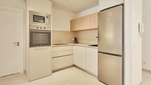 Coffee/tea maker, fridge, oven, stovetop - Silken Atlantis Playa – Holiday Homes (Las Palmas de Gran Canaria)