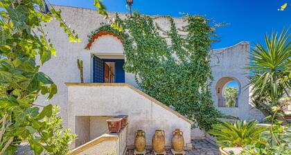 Room in Guest Room - Studio Monolocale Margherita With Sea View, Balcony & Wi-fi