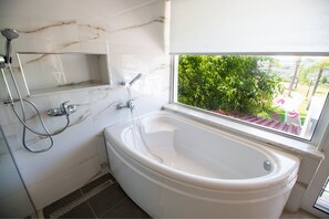 Villa, 4 Bedrooms | Bathroom | Towels, shampoo, toilet paper - Paradise Lux Villa Porto Cheli (Ermionida)