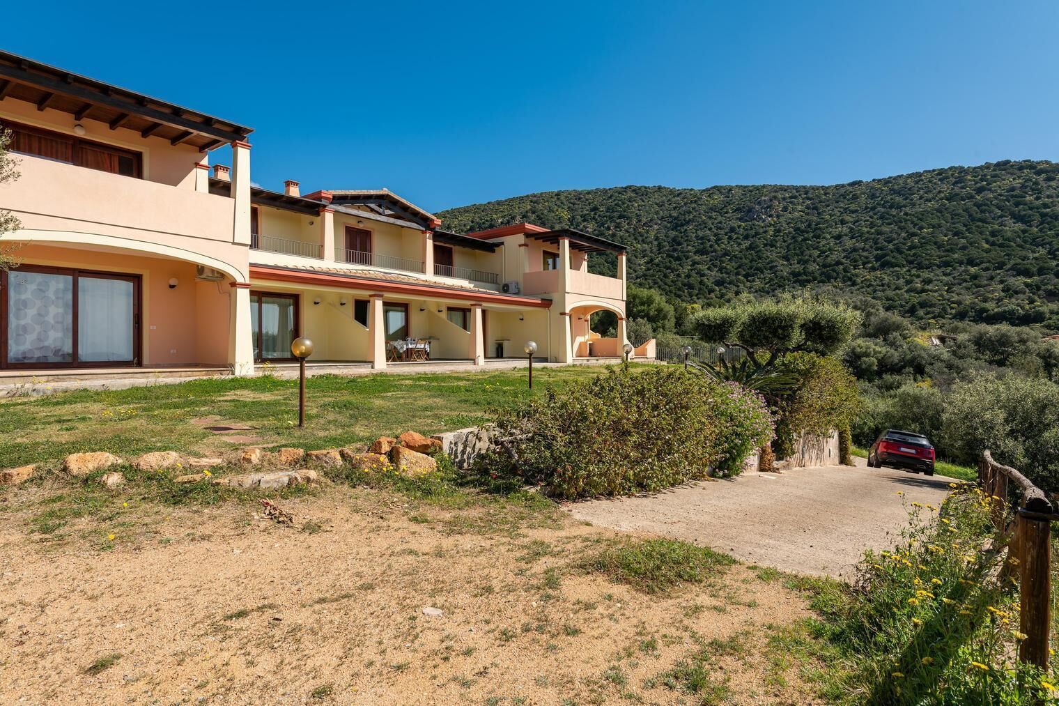 House, 3 Bedrooms, Smoking, Balcony | Front of property