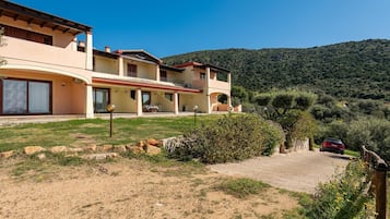 House, 3 Bedrooms, Smoking, Balcony | Front of property